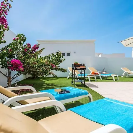 Vila Playa De Fanabe Sleeps 8 With Pool Air Con And Wifi Costa Adeje (Tenerife)