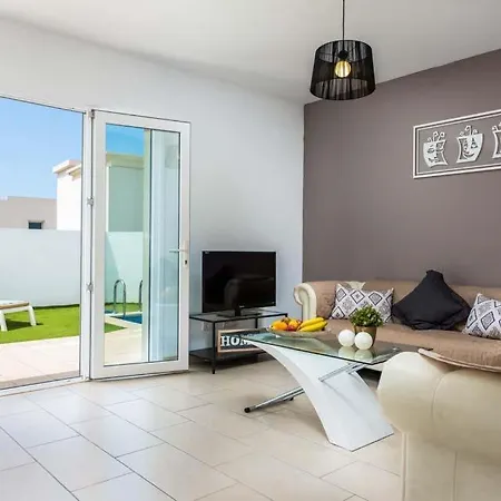 Vila Playa De Fanabe Sleeps 8 With Pool Air Con And Wifi *