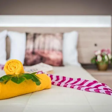 Playa De Fanabe Sleeps 8 With Pool Air Con And Wifi Vila Costa Adeje (Tenerife)