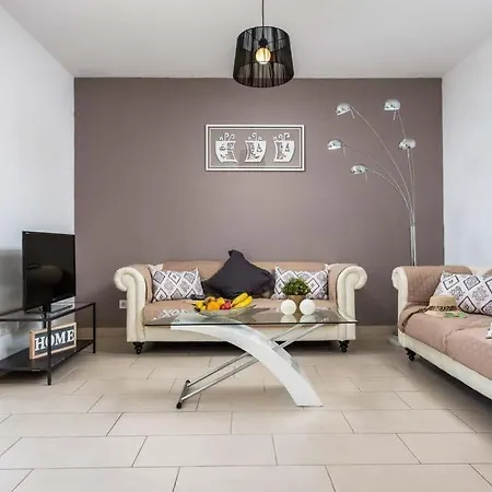 Vila Playa De Fanabe Sleeps 8 With Pool Air Con And Wifi
