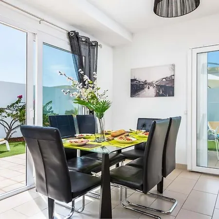 Playa De Fanabe Sleeps 8 With Pool Air Con And Wifi Vila *