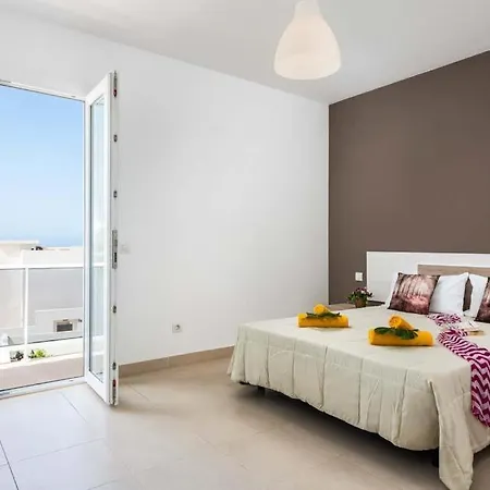 Playa De Fanabe Sleeps 8 With Pool Air Con And Wifi Vila